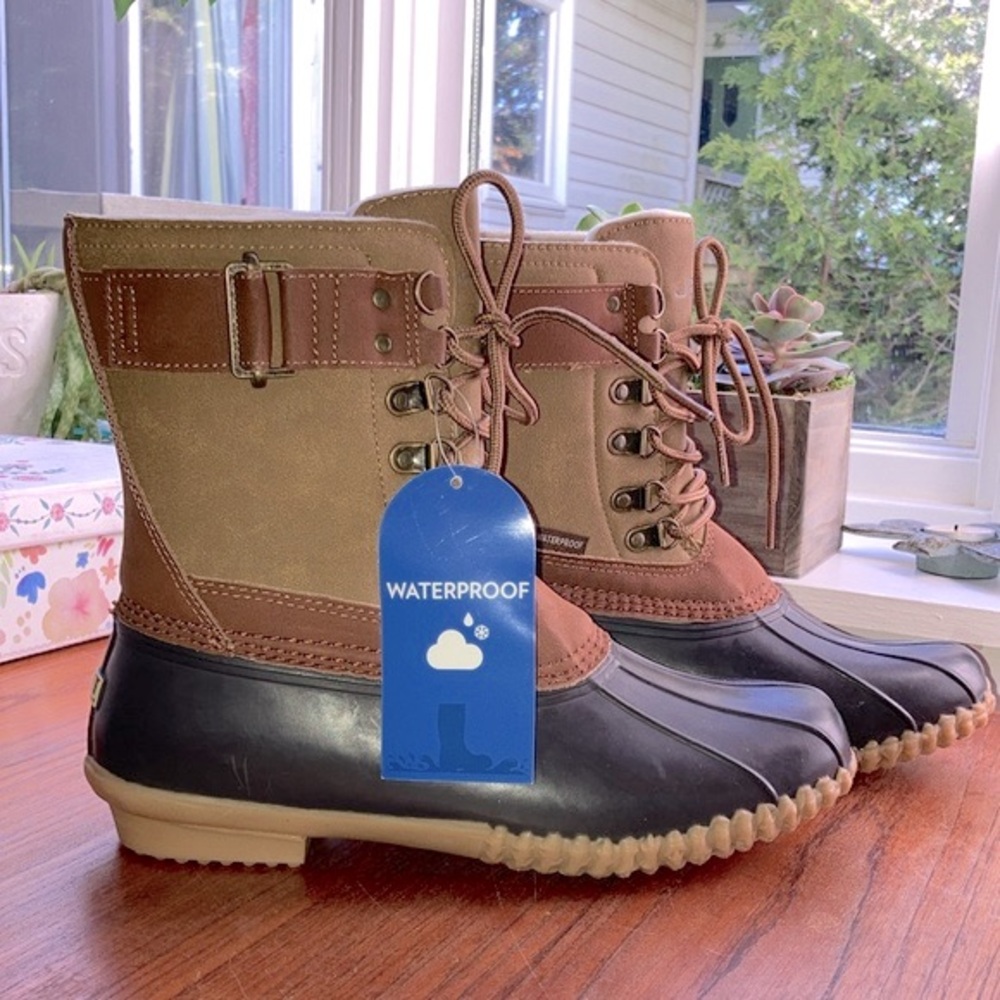 JBU Windsor Waterproof Lace-Up Duck Boot Size: 9M Colour: Brown/Whiskey